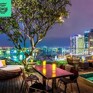 酒店 银地朱莉酒店 ****