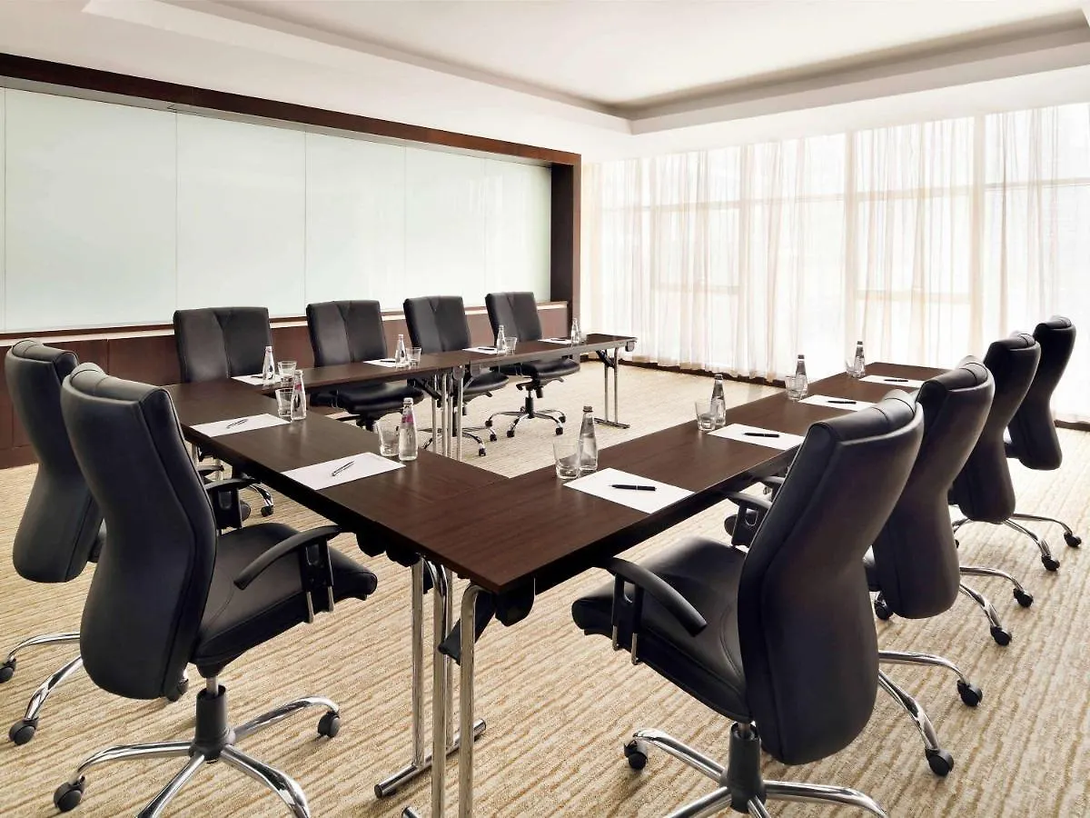 Moevenpick Hotel Jumeirah Lakes Towers Dubai 5*,