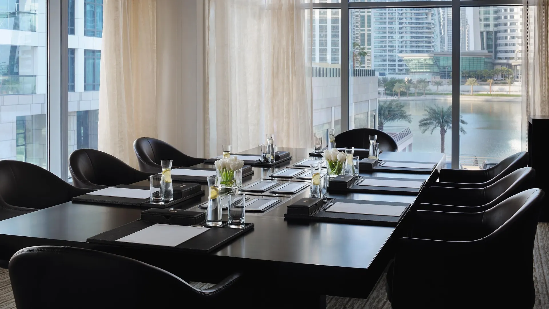 Moevenpick Hotel Jumeirah Lakes Towers Dubai