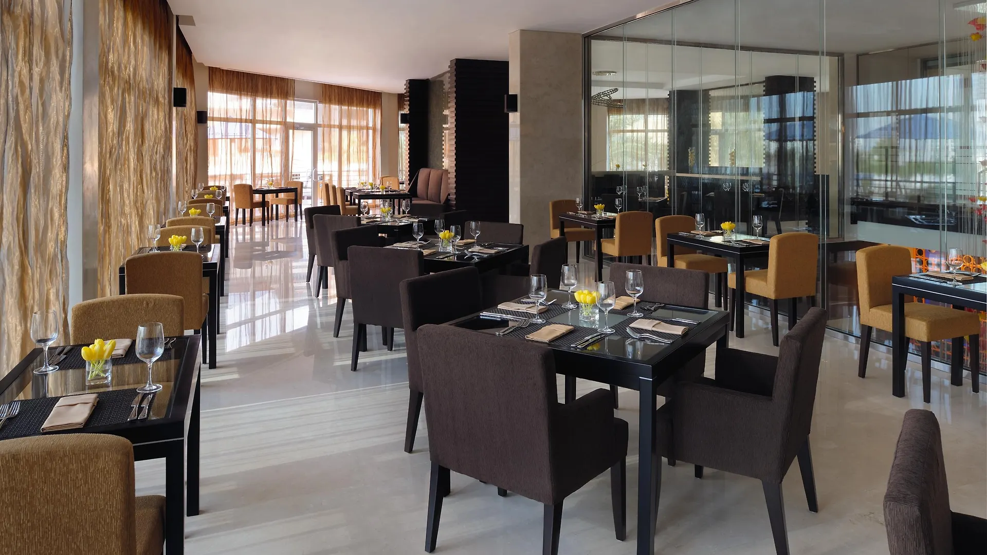 Moevenpick Hotel Jumeirah Lakes Towers Dubai