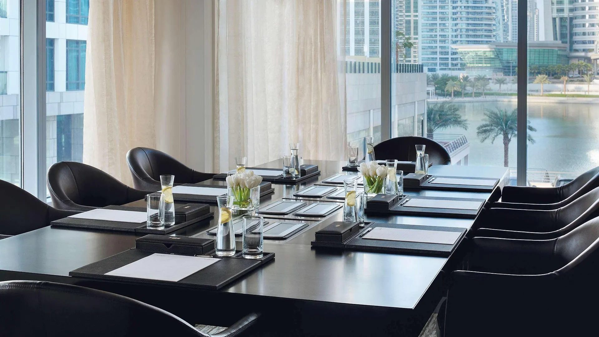 Moevenpick Hotel Jumeirah Lakes Towers דובאי